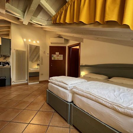 Studio Apartments Baia Azzurra 7 Торболе Экстерьер фото