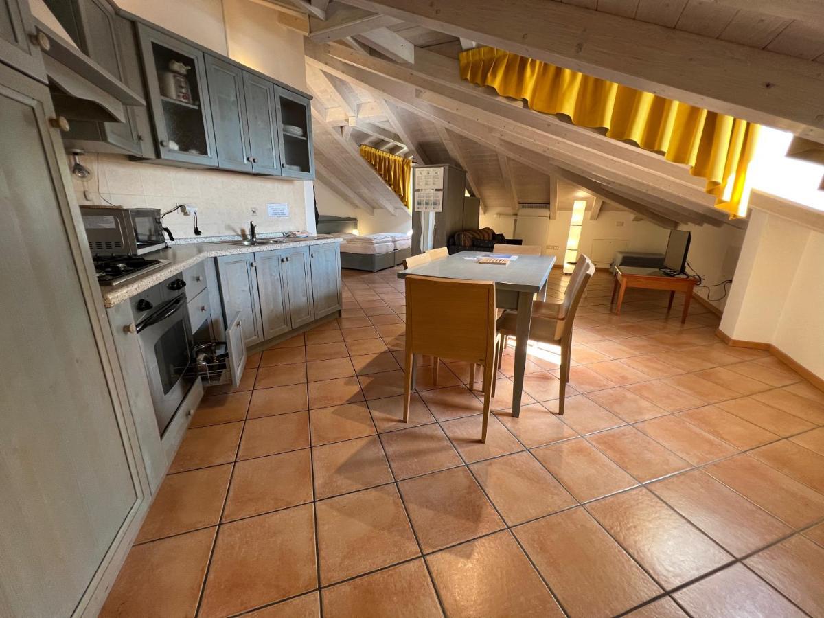 Studio Apartments Baia Azzurra 7 Торболе Экстерьер фото